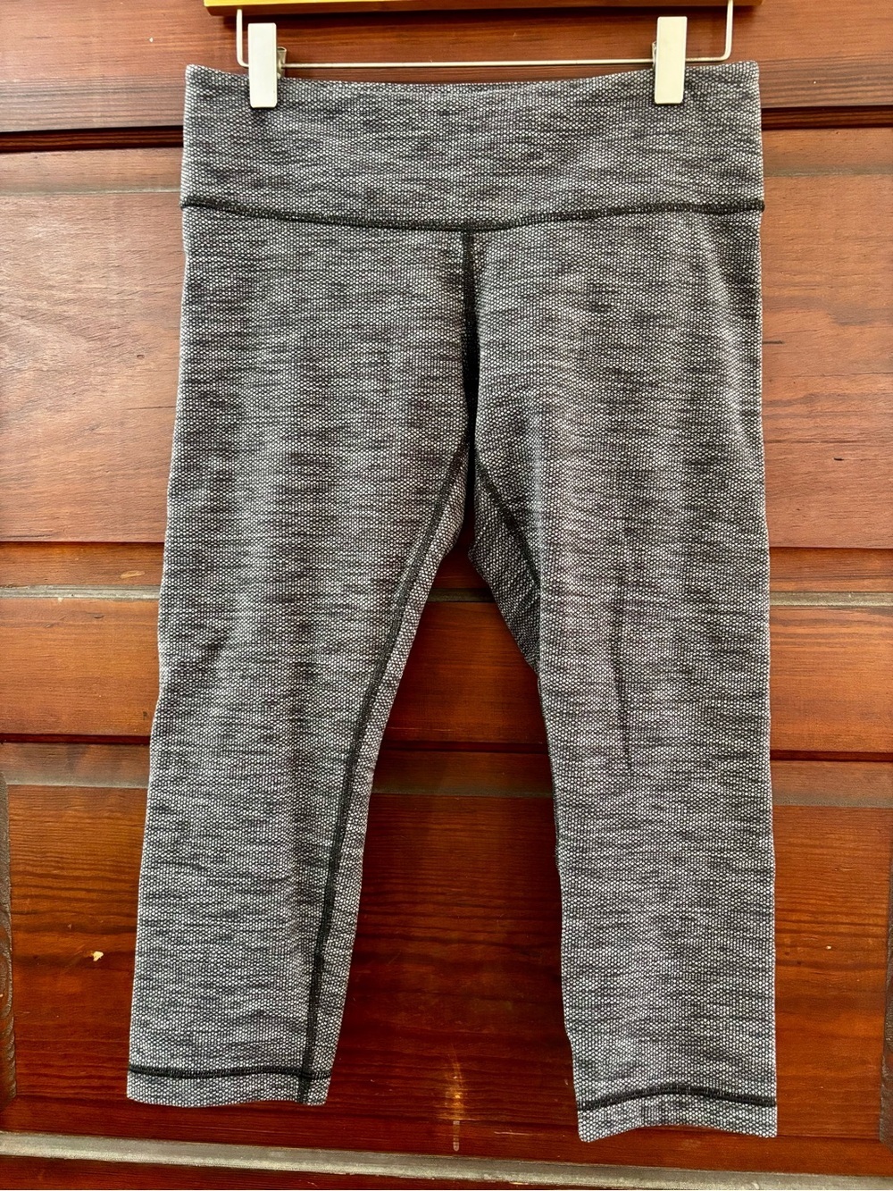 Lululemon Wunder Under Crop *Luxtreme 21" in Heathered Black Size 8 - Picture 5 of 8